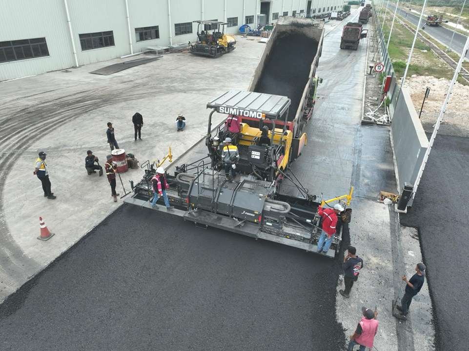 Asphalt Finisher Sumitomo HA90C-3 Bentang 9 Meter PT Bumindo Sakti