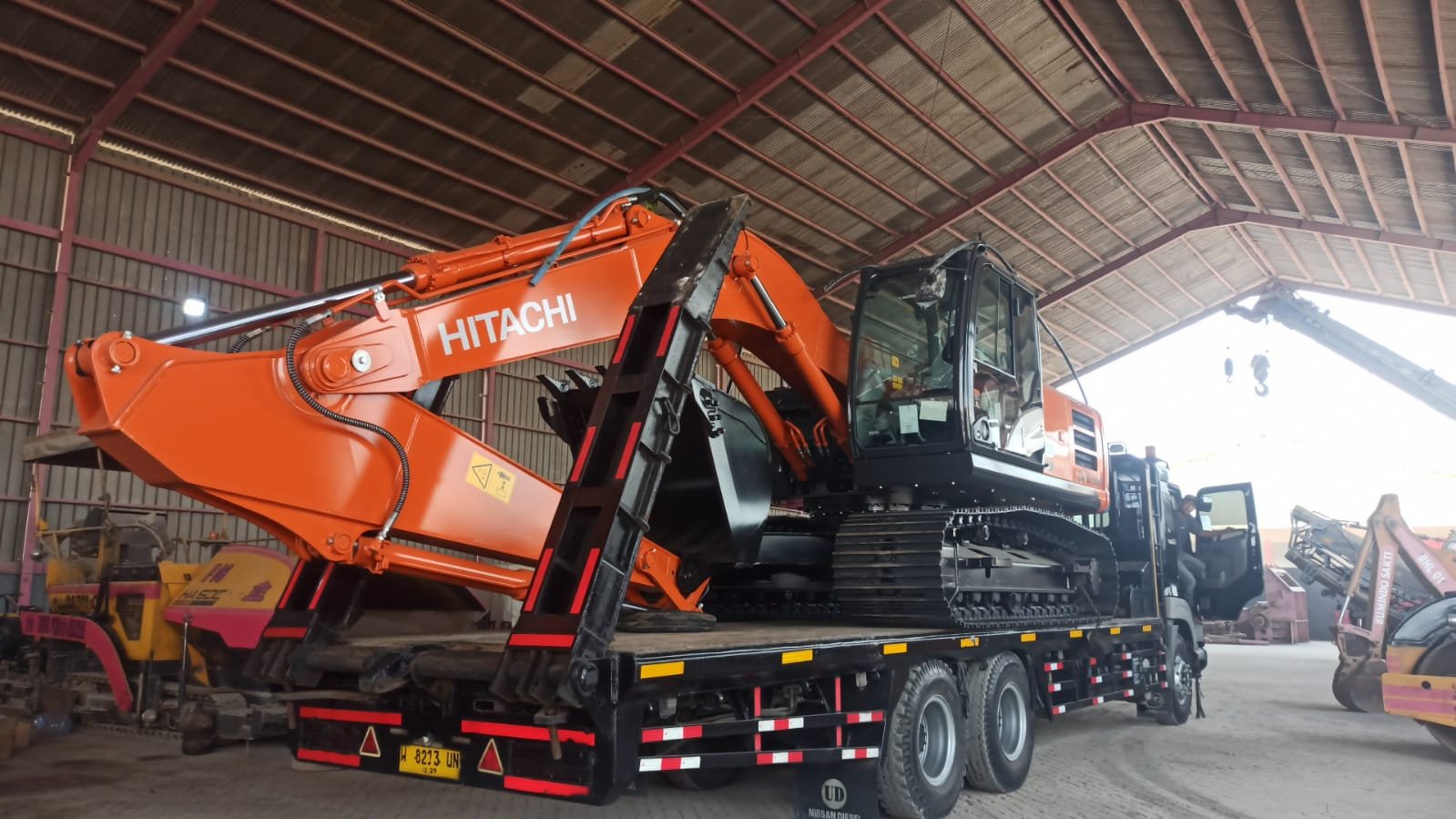 Mobilisasi Alat Berat Dozer Grader Vibro Excavator PT Bumindo Sakti